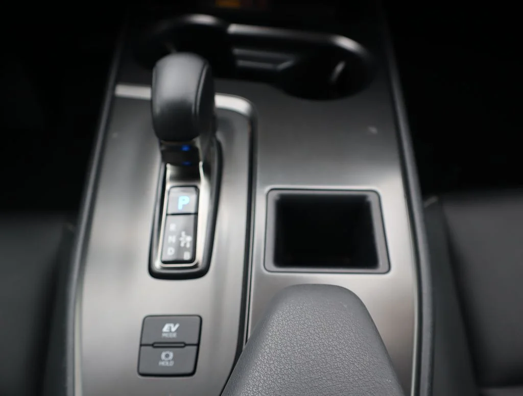 Used 2025 White Lexus 300h image 33