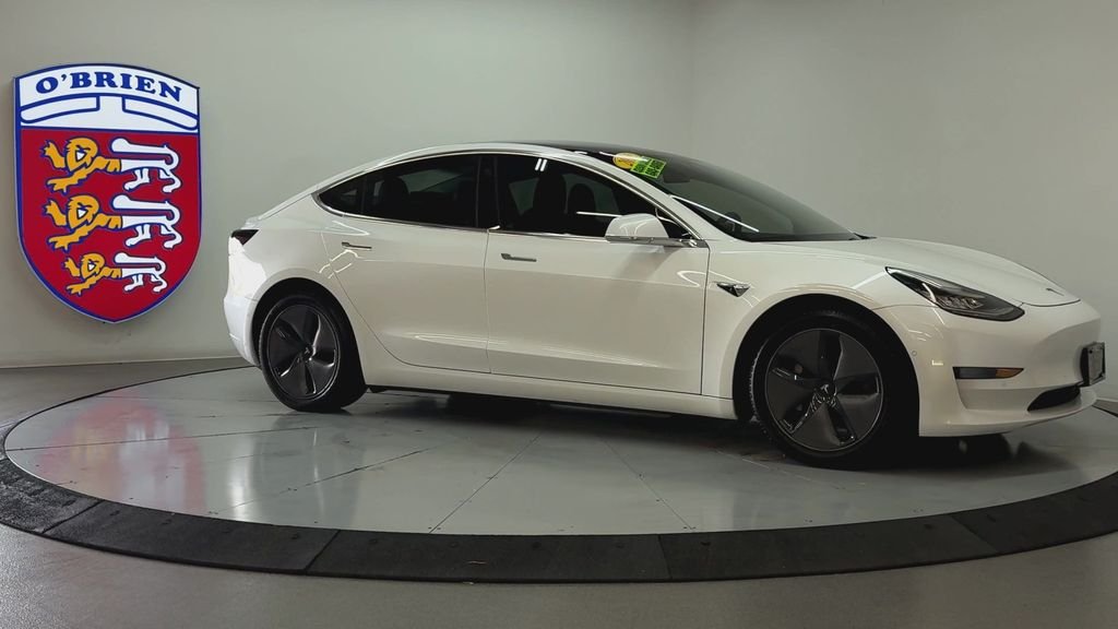 Used 2020 White Tesla Standard Range Plus image 3