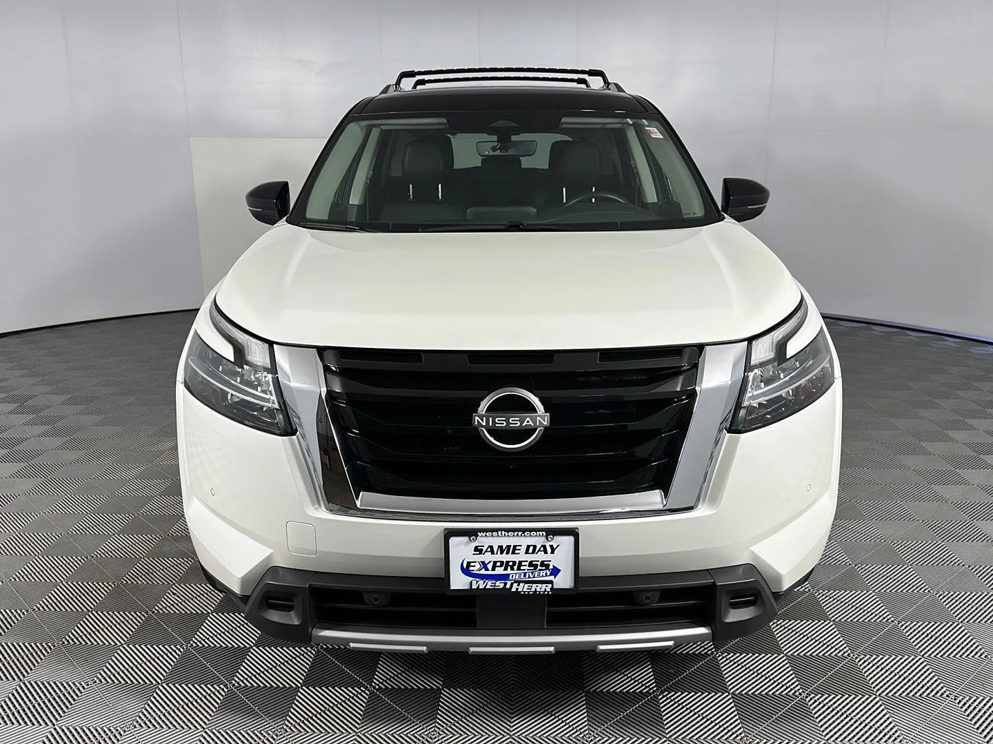 Certified Used 2024 Pearl White Tricoat/Super Black Nissan SL image 16