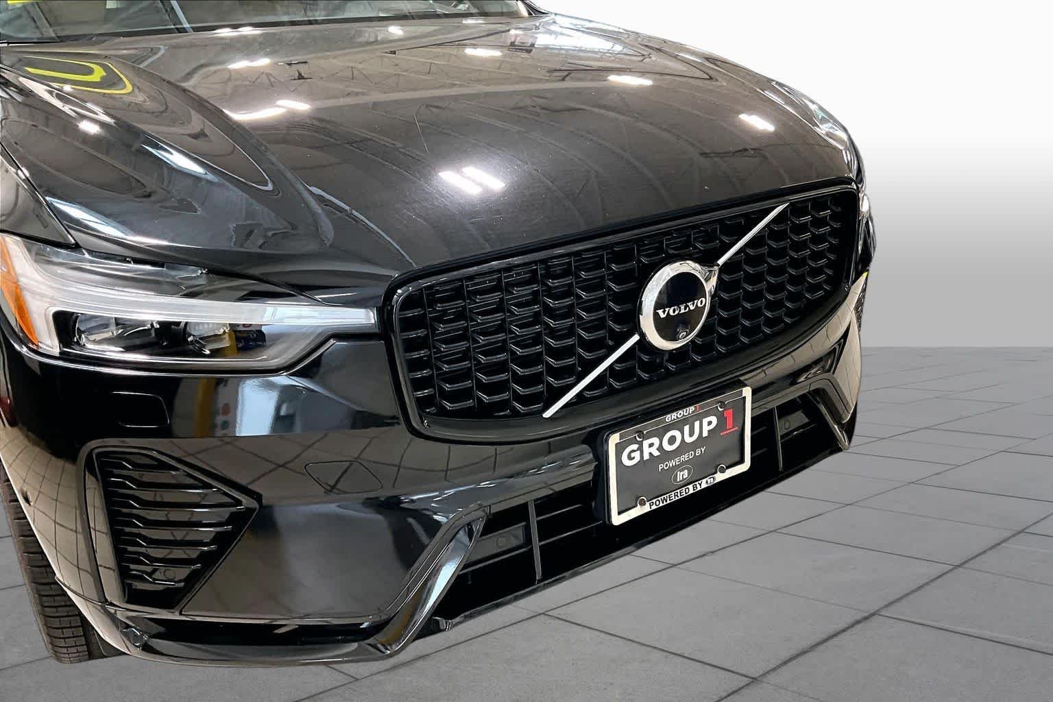 Used 2024 Onyx Black Metallic Volvo Ultimate Dark Theme image 30