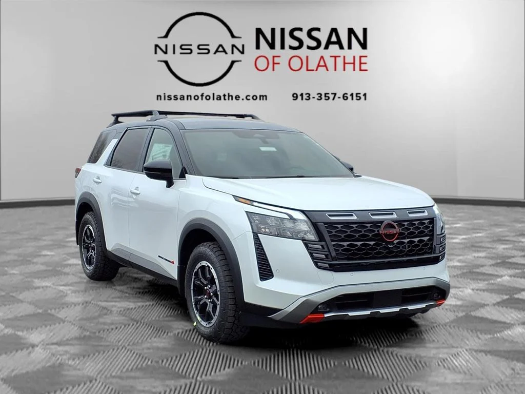 New 2026 Everest White Pearl TriCoat / Super Black Two-tone Nissan Rock Creek® image 33