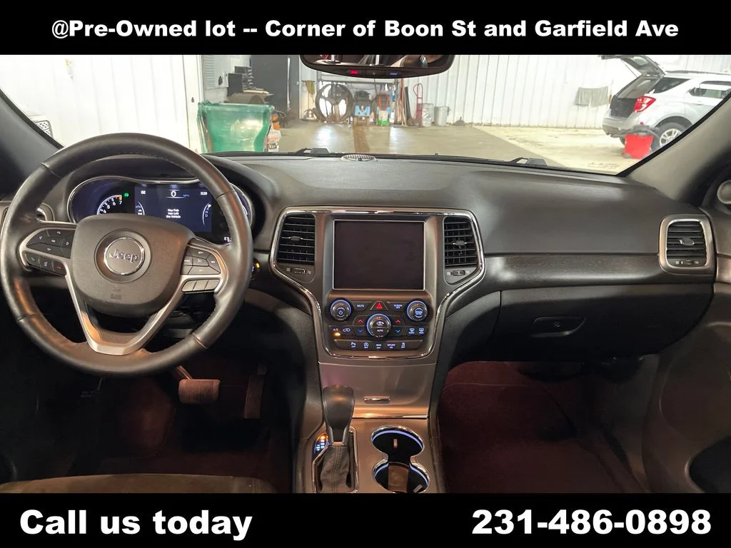 Used 2018 Red Jeep Altitude image 18