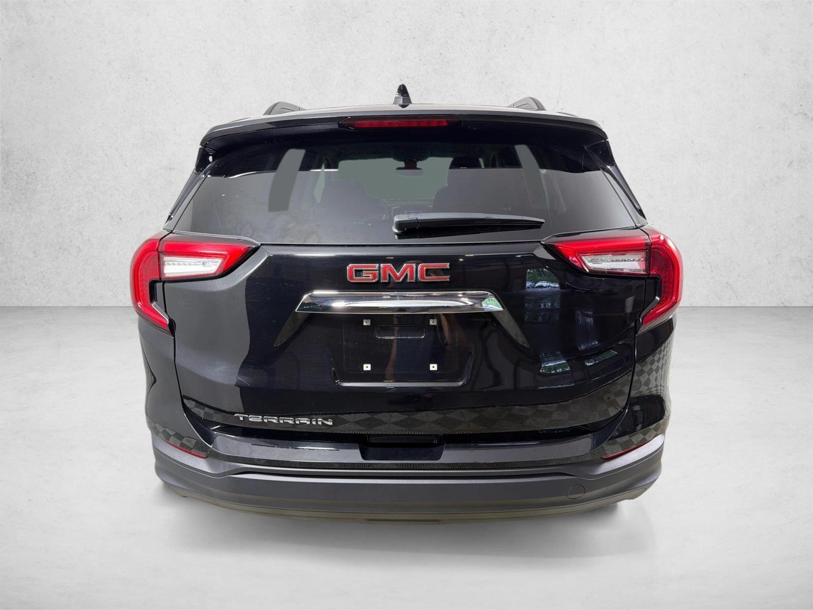 Used 2022 Ebony Twilight Metallic GMC SLE image 4
