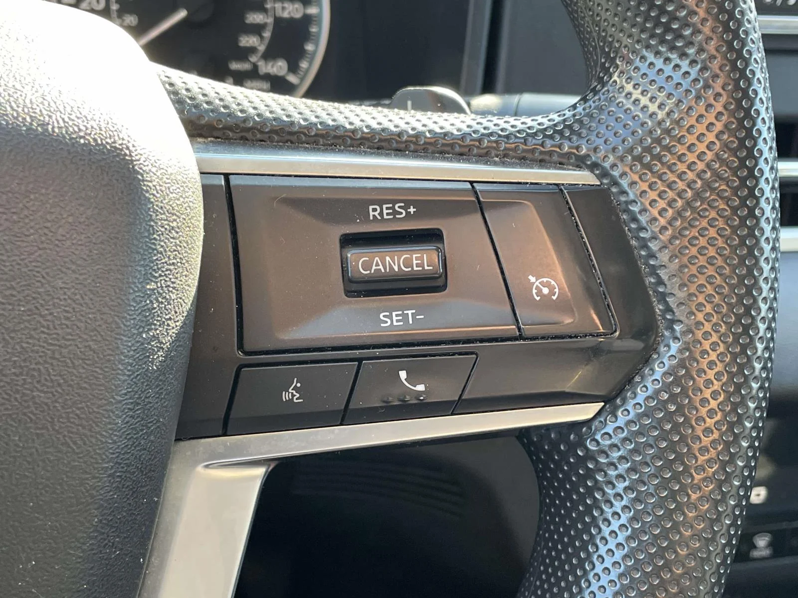 Used 2022 Red Diamond Mitsubishi ES image 10