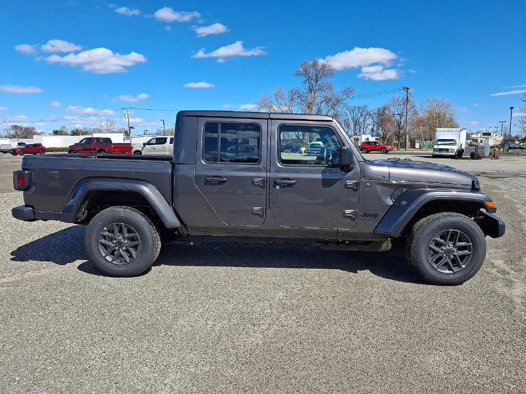 New 2026 Granite Crystal Metallic Clear-Coat Exterior Paint Jeep Sport S image 9