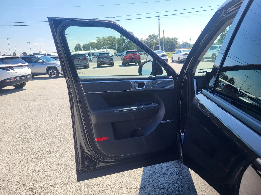 New 2027 Phantom Black Hyundai Limited 6P image 19