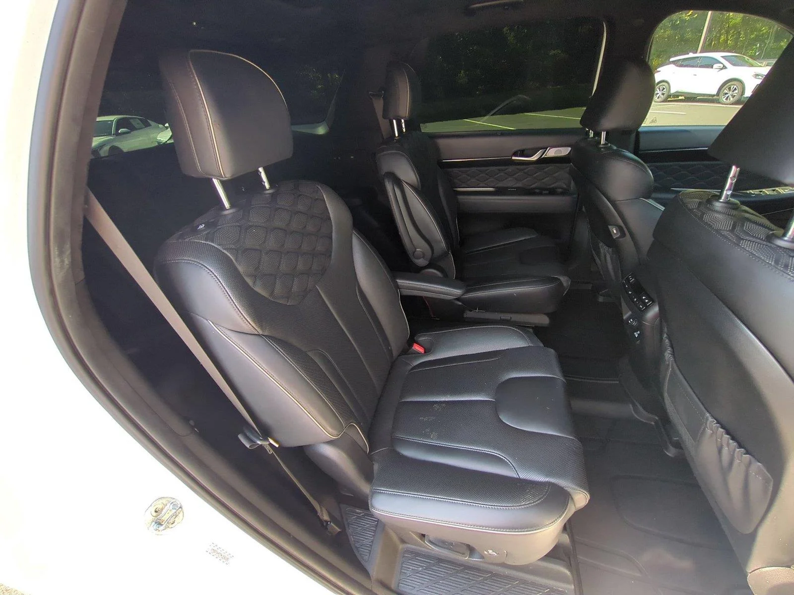 Used 2022 Hyper White Hyundai Calligraphy image 36