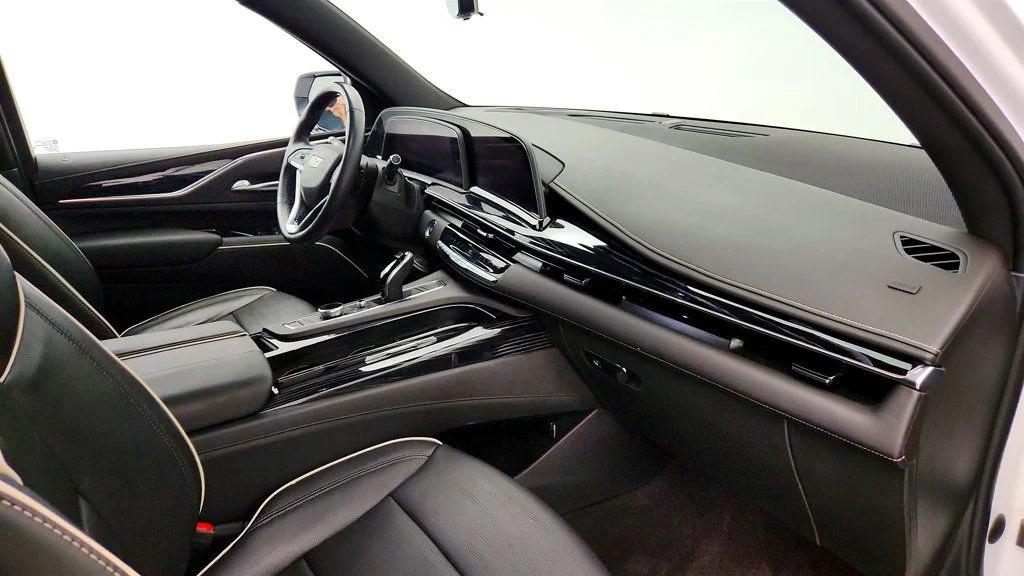 Used 2022 Crystal White Tricoat Cadillac Sport 4WD w/ Touring Pkg & Sport Performance Pkg image 28