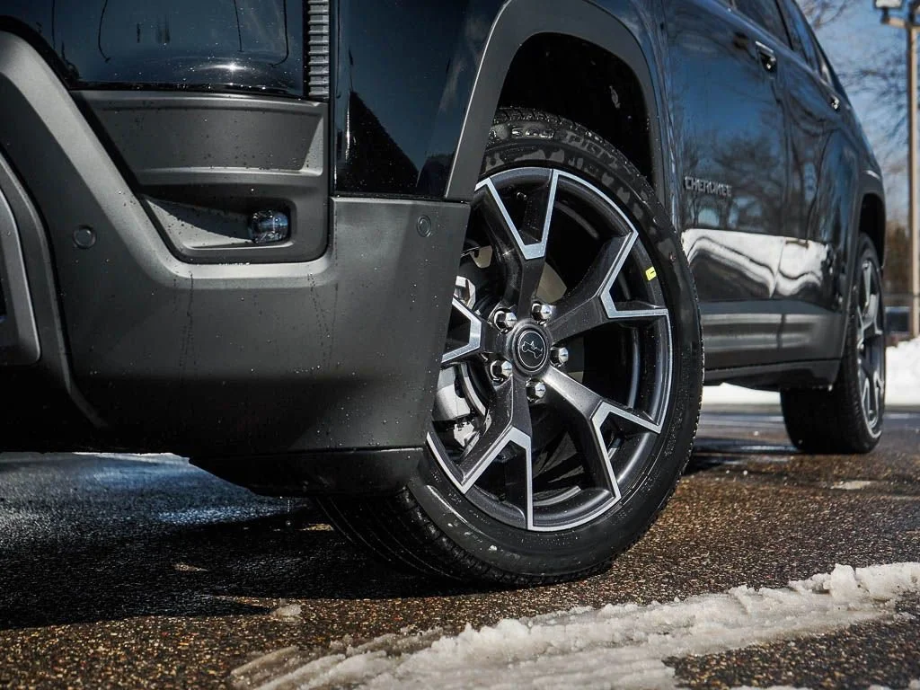 New 2026 Diamond Black Crystal Pearlcoat Jeep Overland image 6