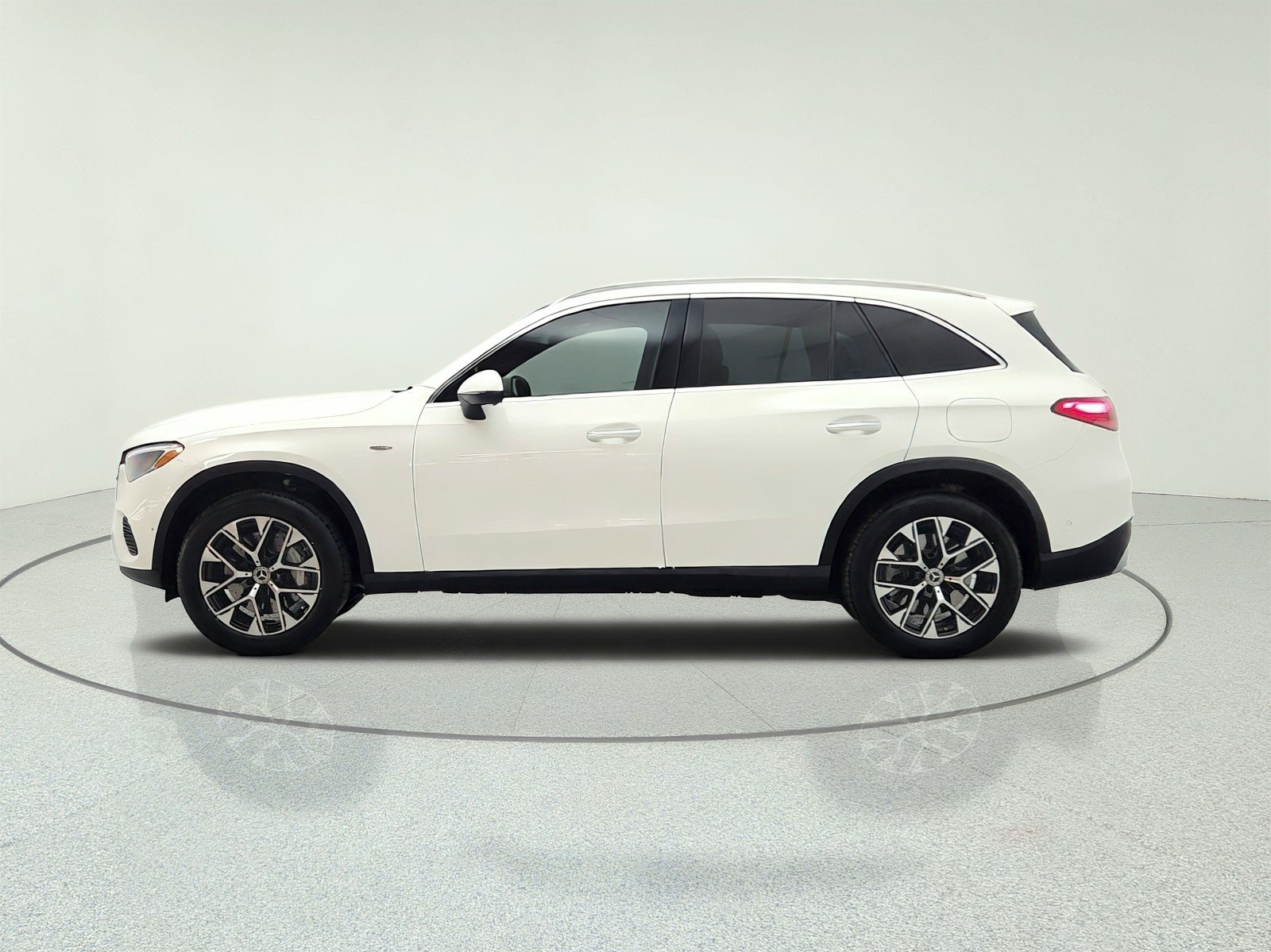 Used 2025 Polar White Mercedes-Benz GLC 350e 4MATIC® SUV image 8