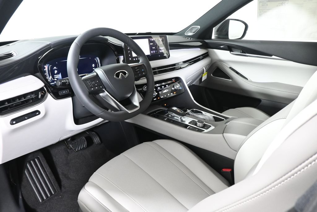 New 2027 2T RAD WHT INFINITI Sport AWD image 15