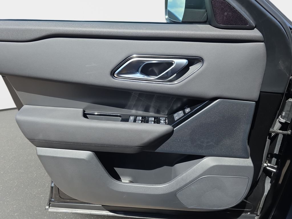 New 2026 Santorini Black Land Rover S image 19