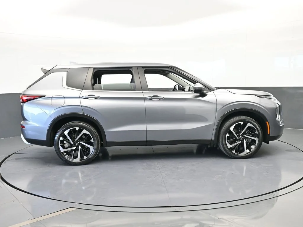 2022 Mitsubishi Outlander SE - Photo 7