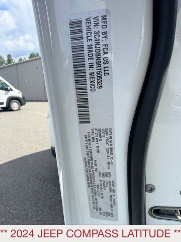 Used 2024 White Jeep Latitude image 17