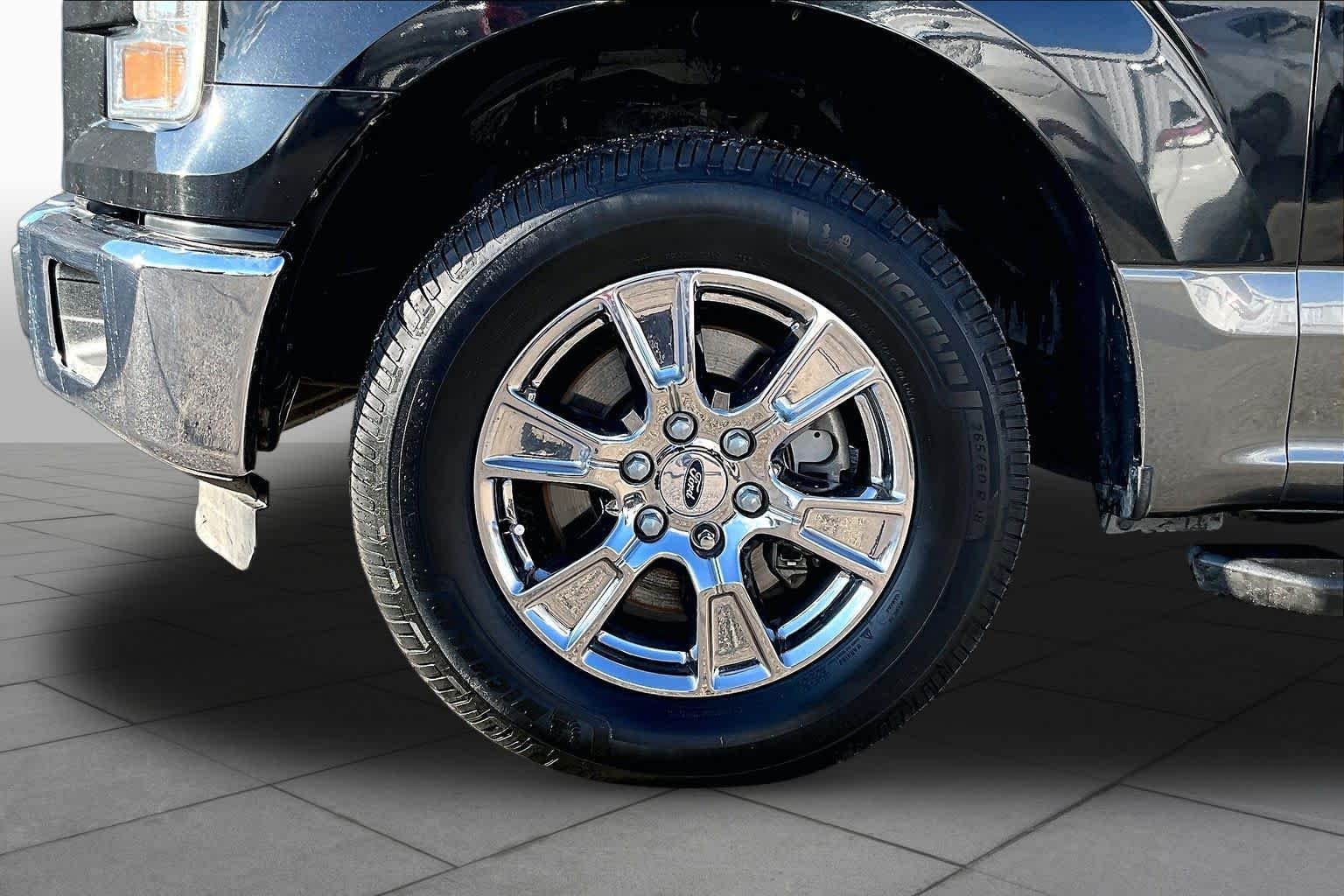 Used 2015 Tuxedo Black Metallic Ford XLT image 10