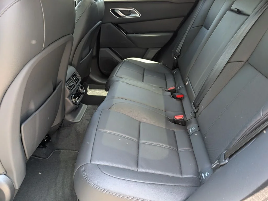 New 2026 Arroios Grey Land Rover Dynamic SE image 21