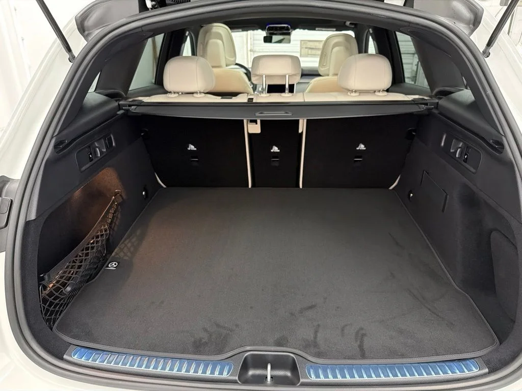 New 2027 White Mercedes-Benz GLC 300 image 27