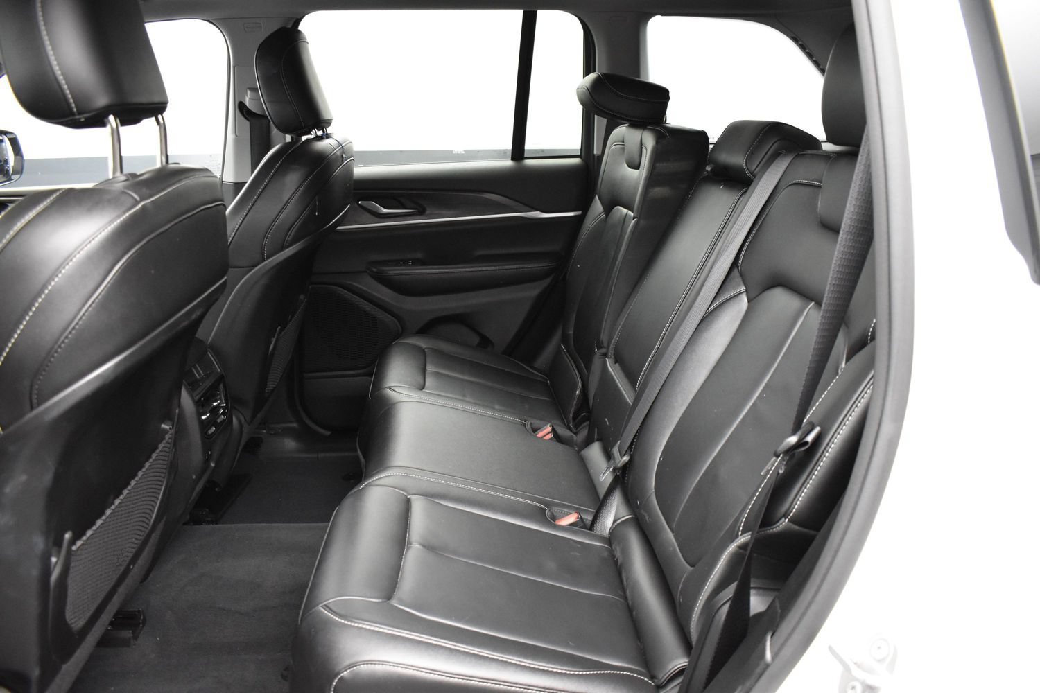 Used 2023 Bright White Clearcoat Jeep Limited image 12