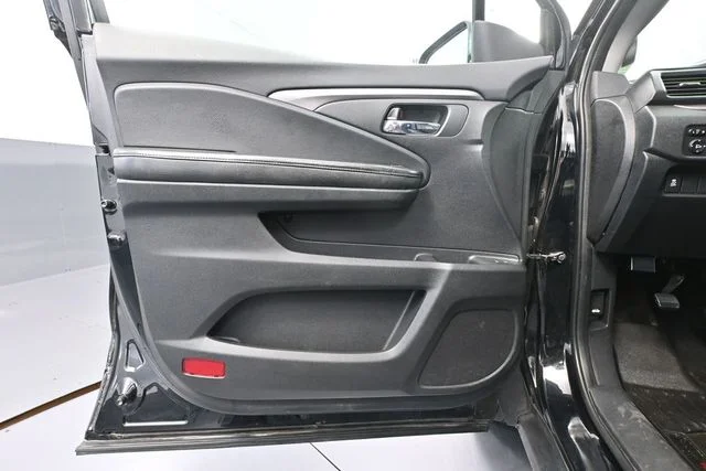 Used 2016 Black Honda EX-L image 26