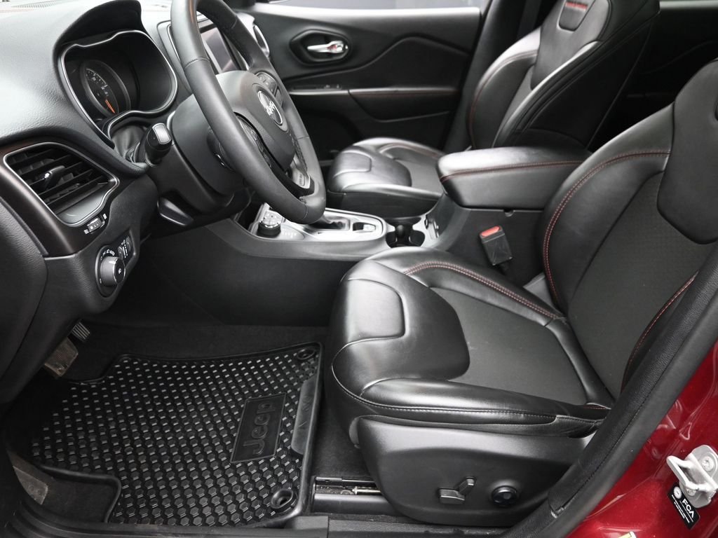 Used 2021 Red Jeep Trailhawk image 16