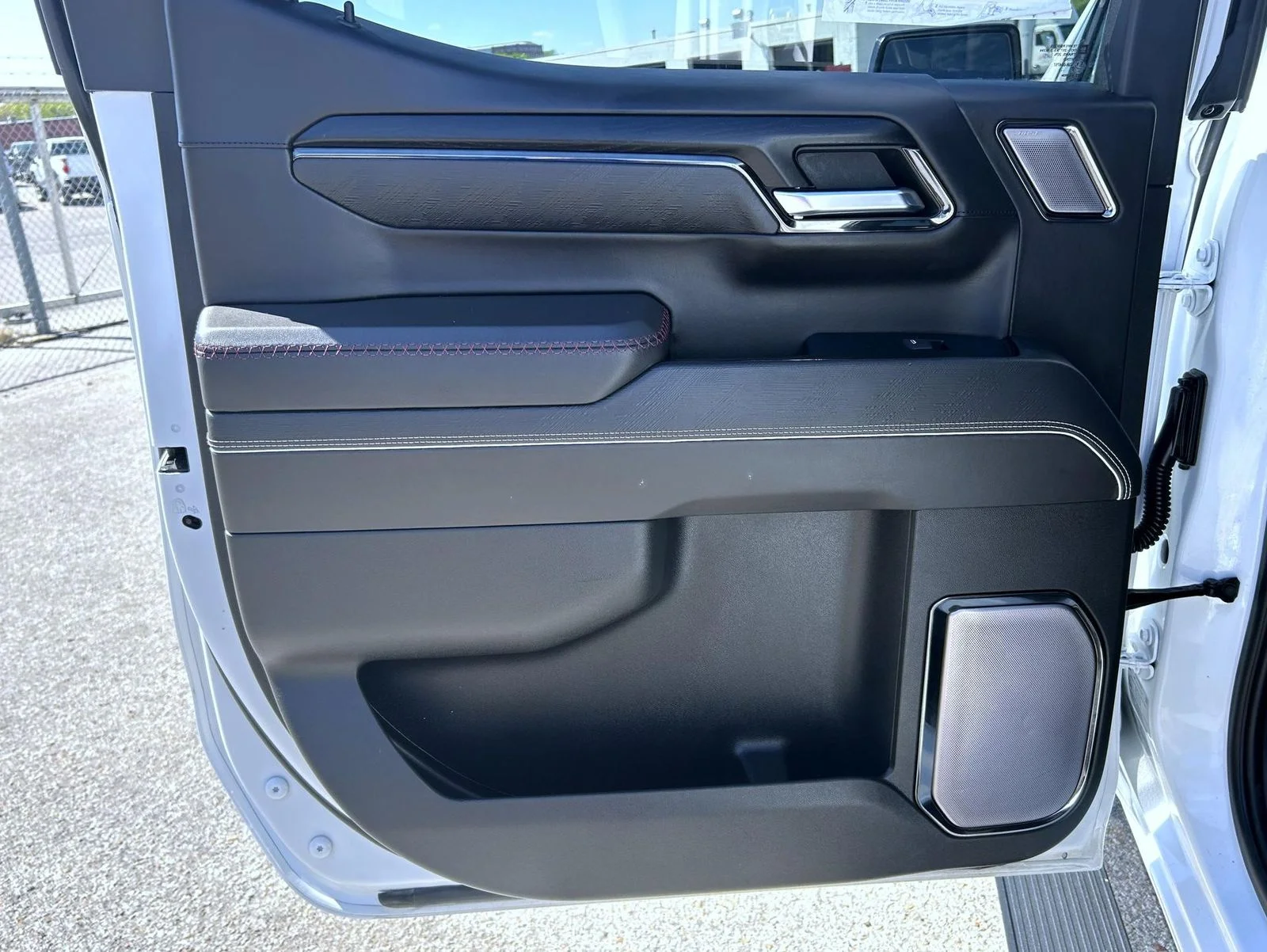 Used 2023 White GMC AT4X image 17