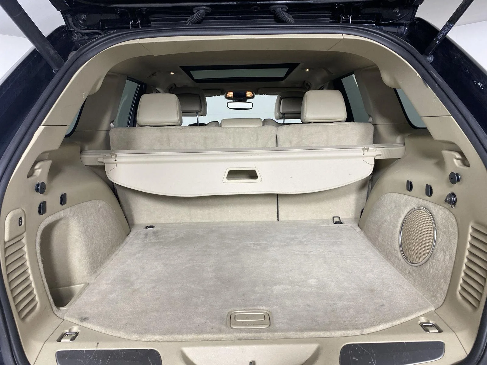 Used 2020 Diamond Black Crystal Pearlcoat Jeep Overland image 38