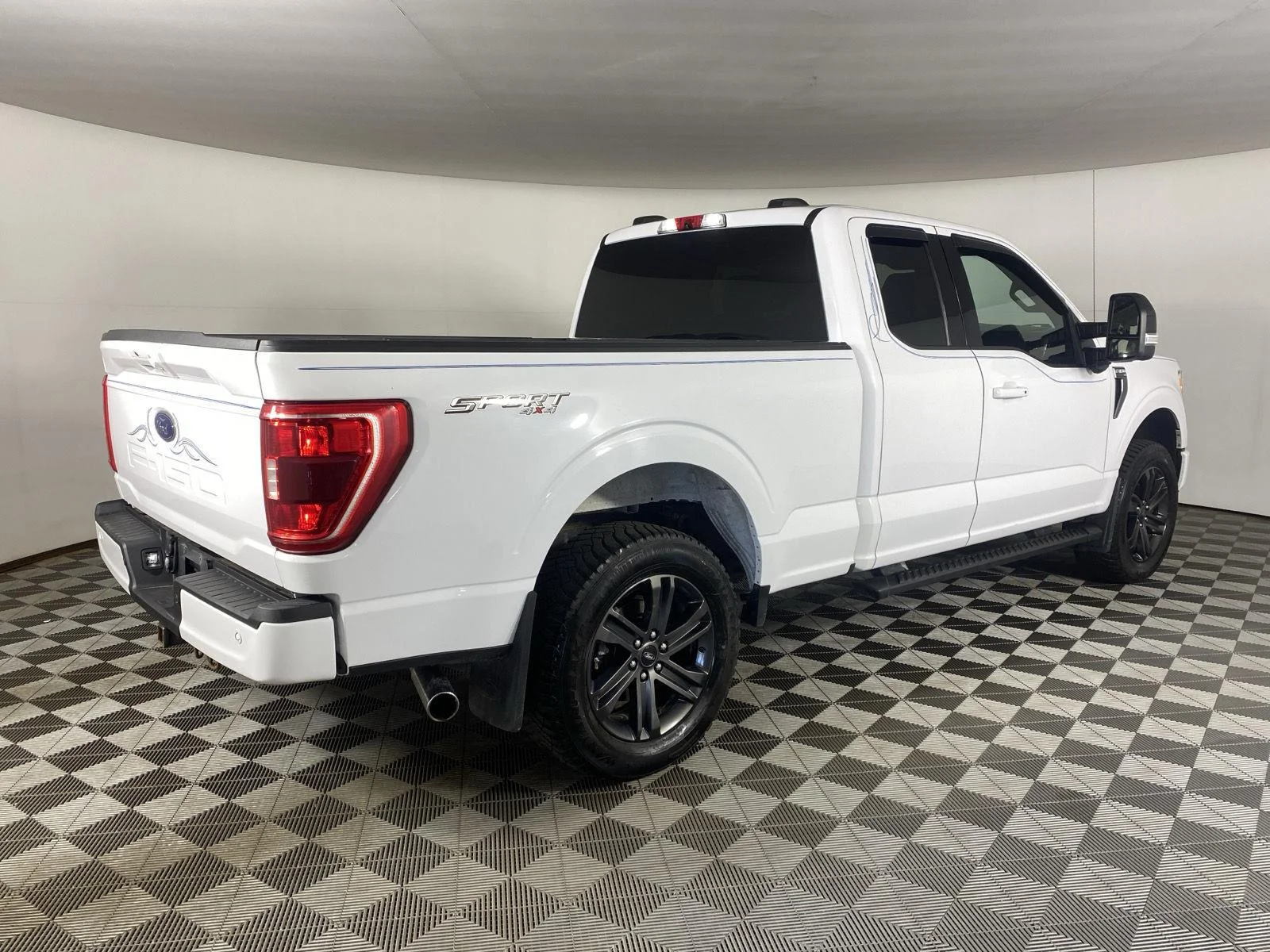 Used 2021 Oxford White Ford XLT image 17