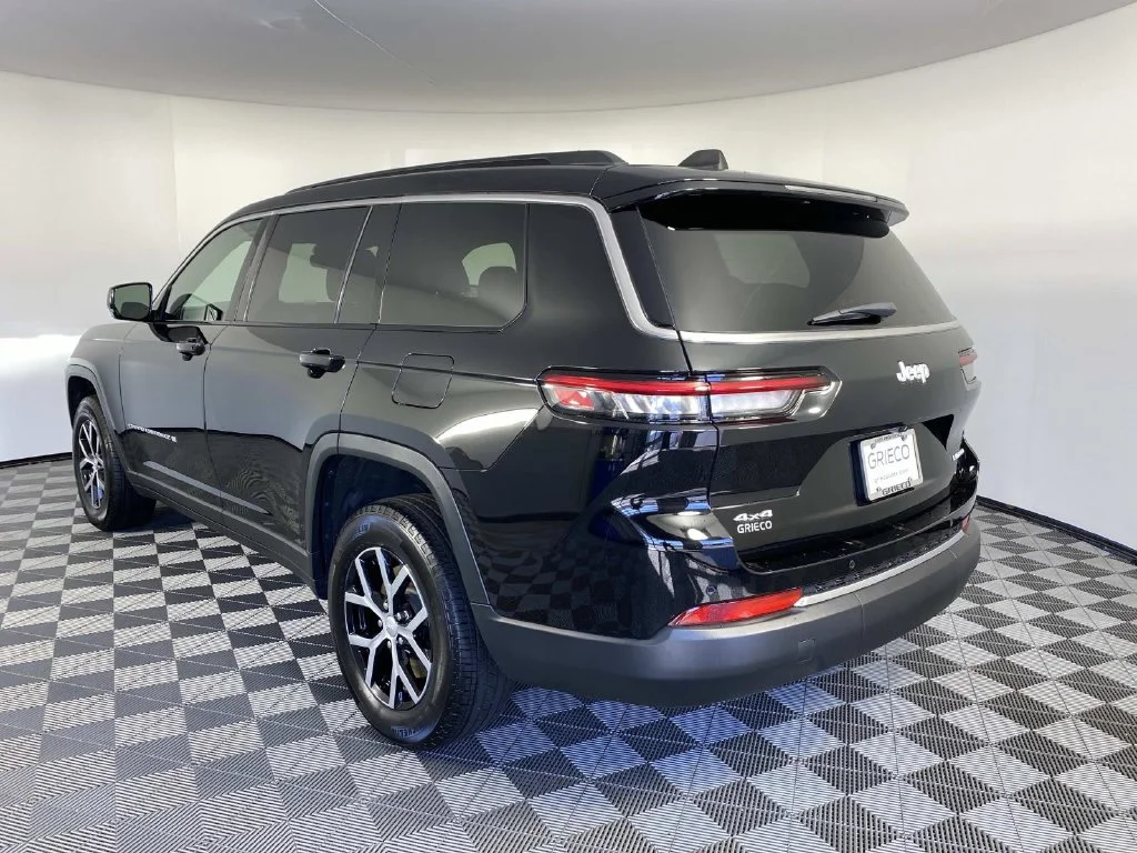 Used 2024 Diamond Black Jeep Limited image 6