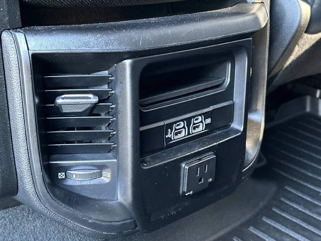 Used 2019 Black Ram Laramie image 17