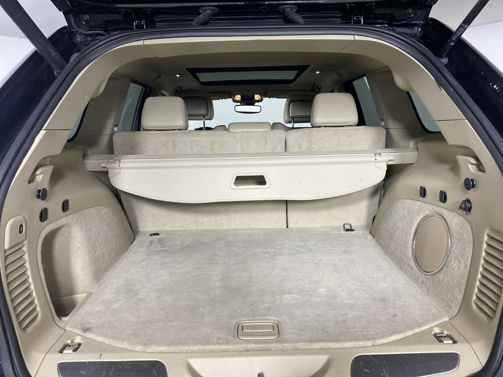 Used 2020 Diamond Black Crystal Pearlcoat Jeep Overland image 38