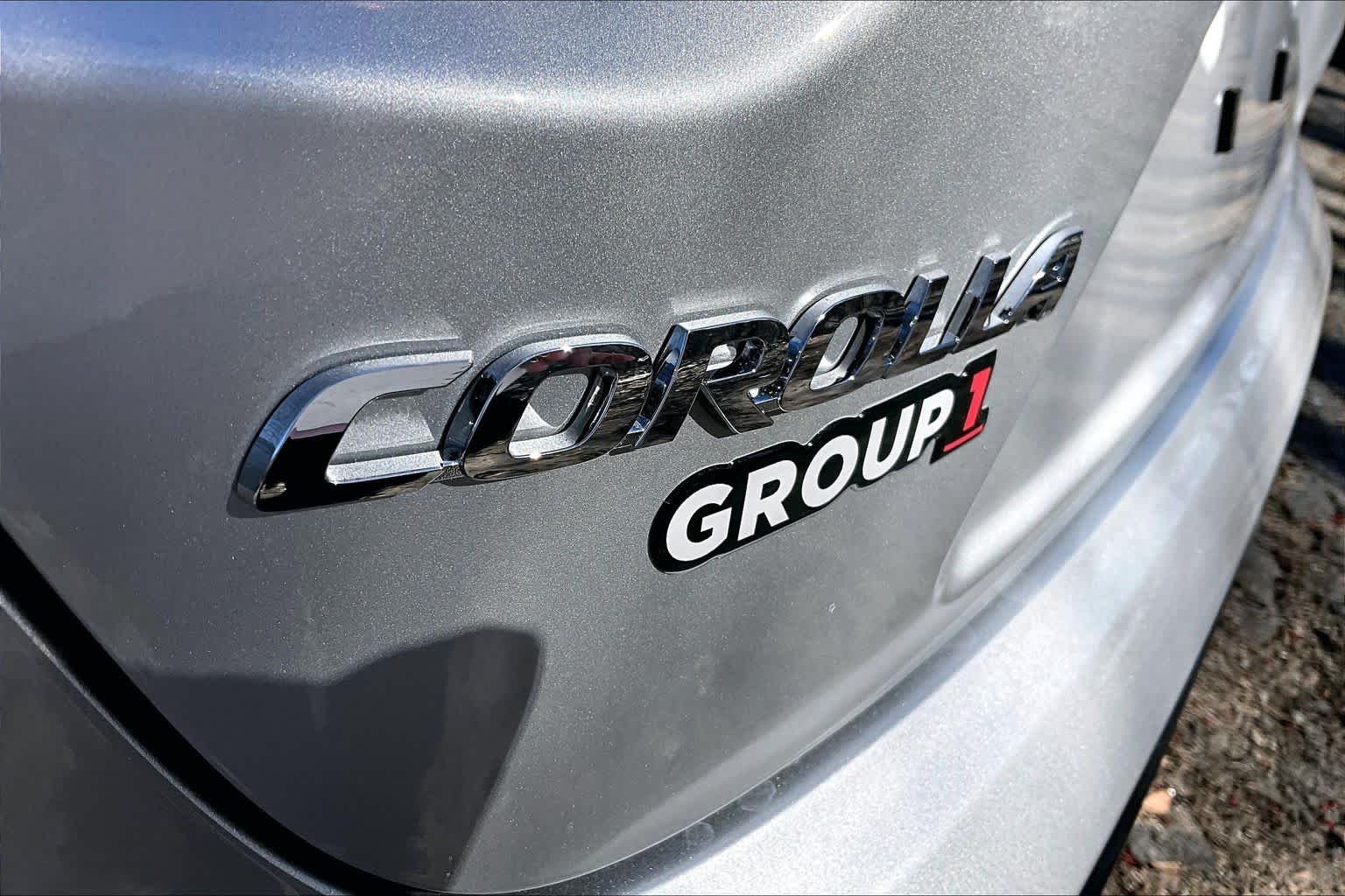 Used 2025 Classic Silver Metallic Toyota SE image 10