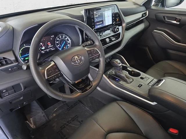 Used 2020 Magnetic Gray Metallic Toyota XLE image 18