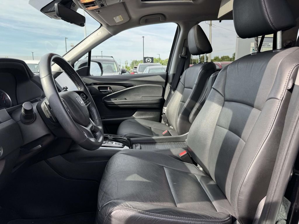 Used 2022 Black Honda Touring image 14