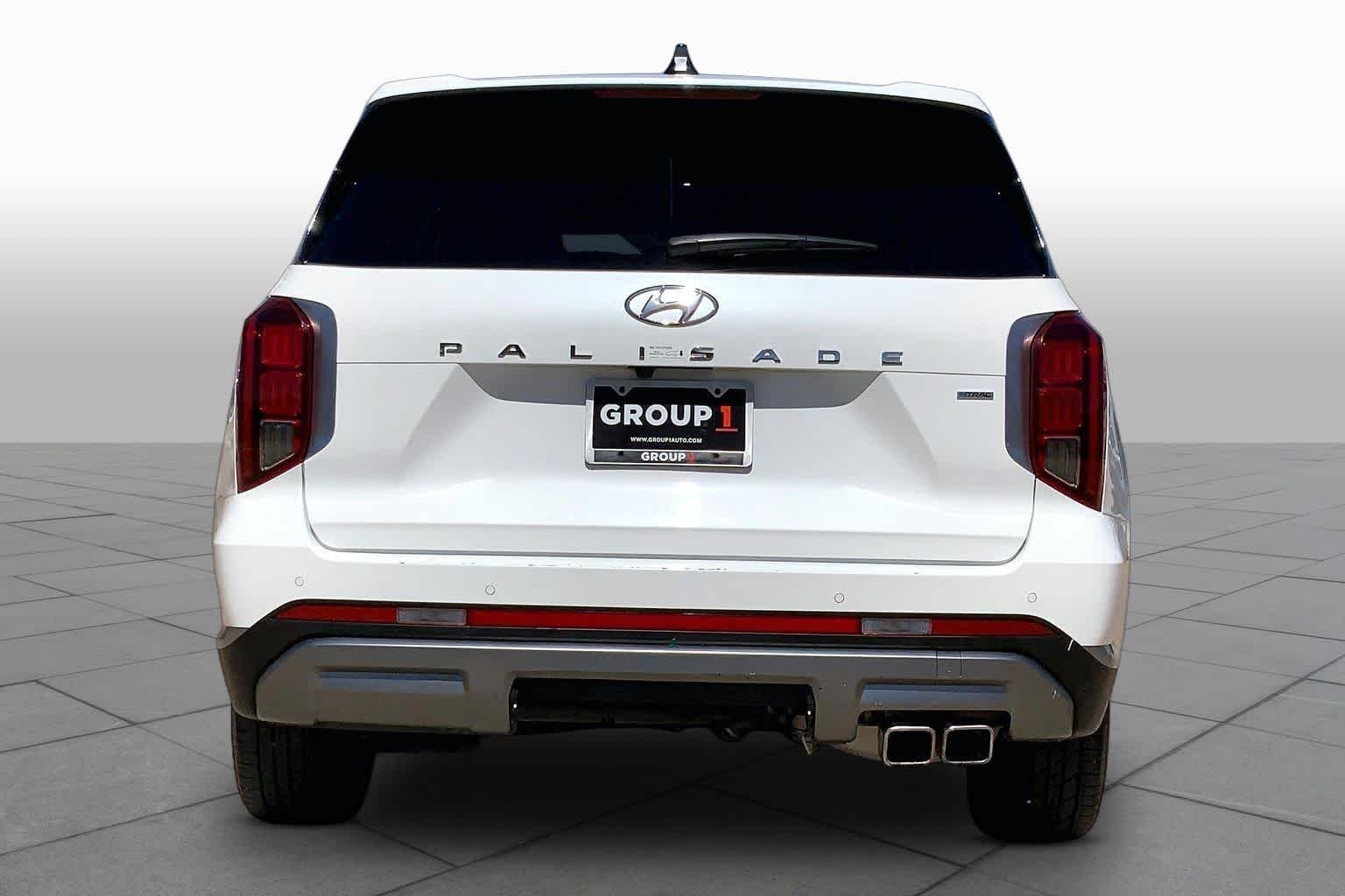 Used 2025 Hyper White Hyundai SEL image 5
