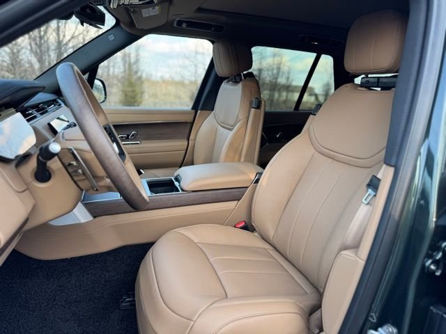 New 2026 Belgravia Green LAND ROVER SE image 12