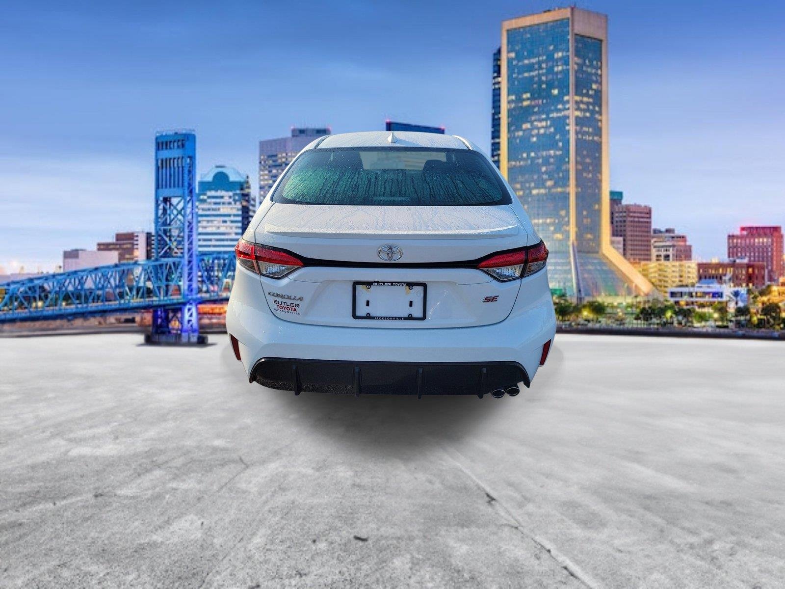 Used 2026 Ice Cap Toyota SE image 9