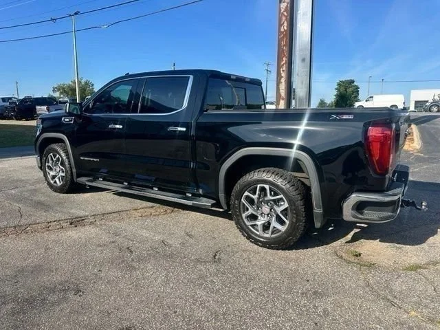 Used 2024 Onyx Black GMC SLT image 27