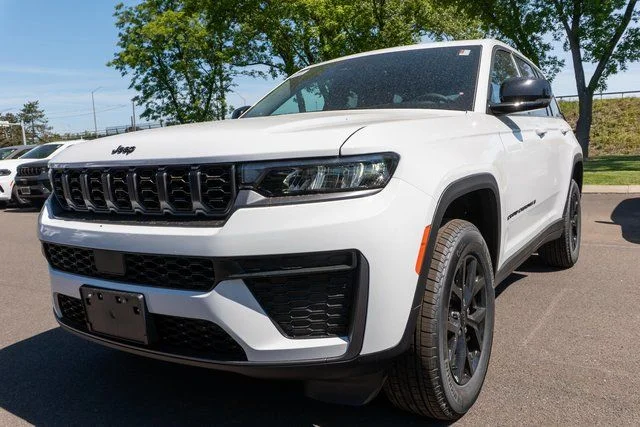 New 2026 Bright White Clear-Coat Exterior Paint Jeep Altitude image 2