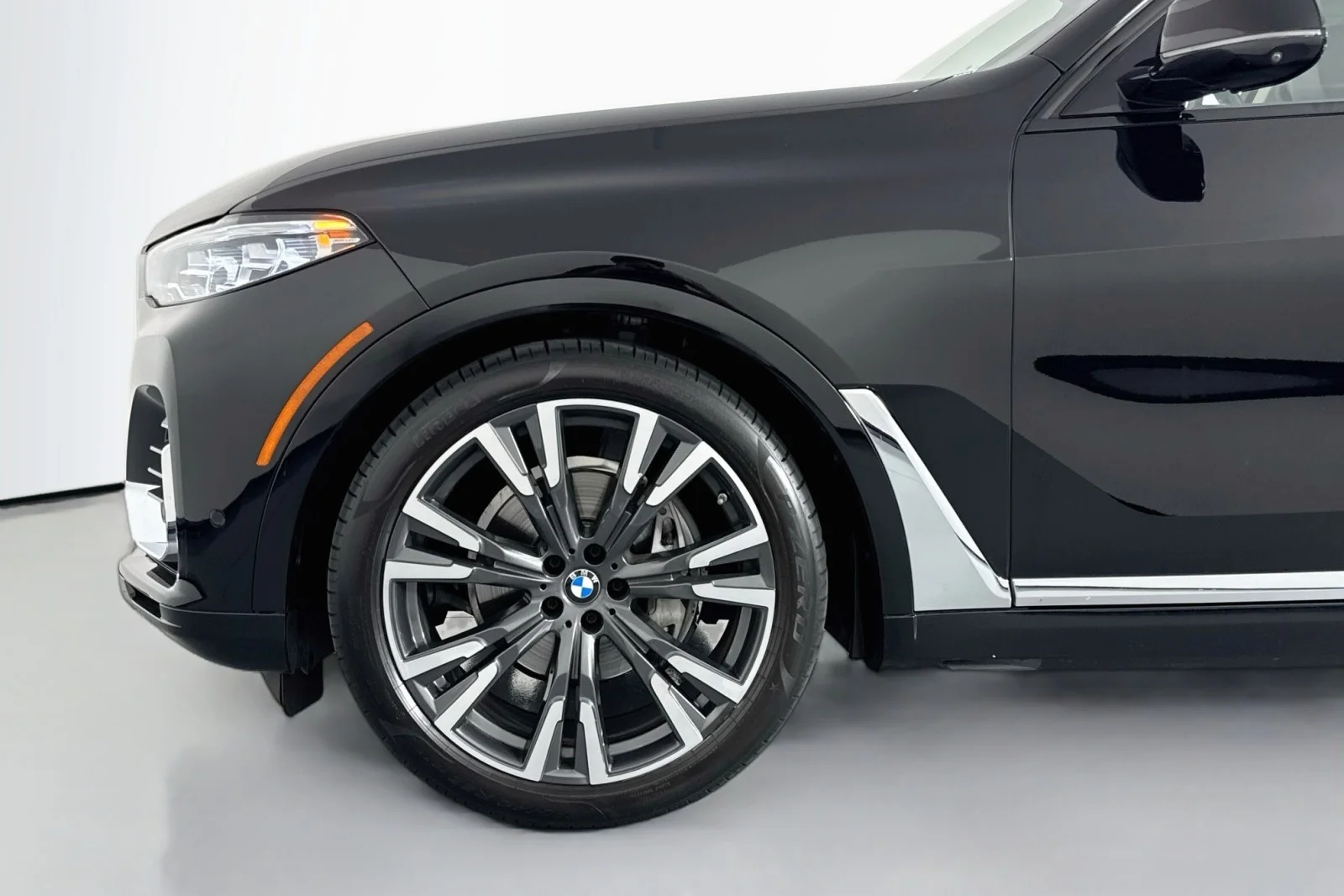 Used 2022 Jet Black BMW xDrive40i image 11