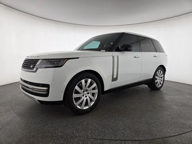 Used 2024  Land Rover SE image 28