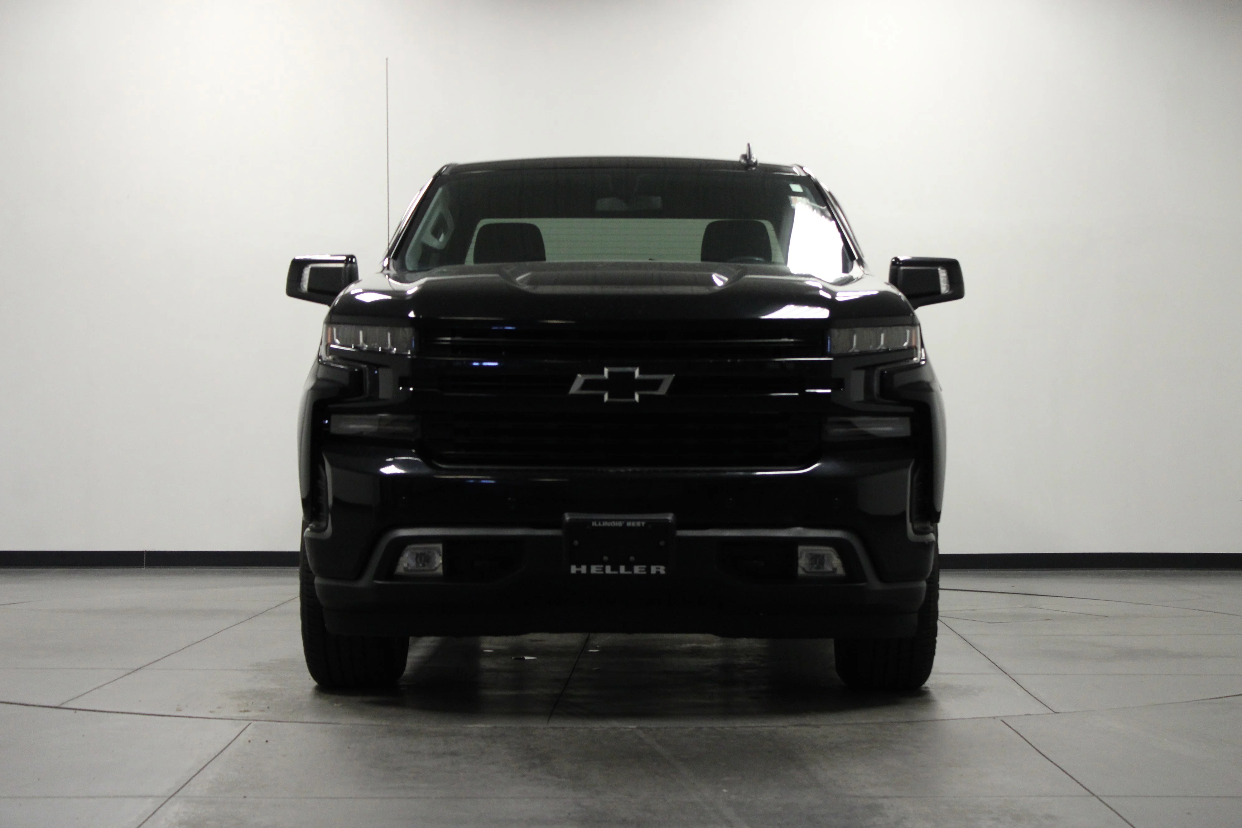 Used 2019 BLACK Chevrolet RST image 8