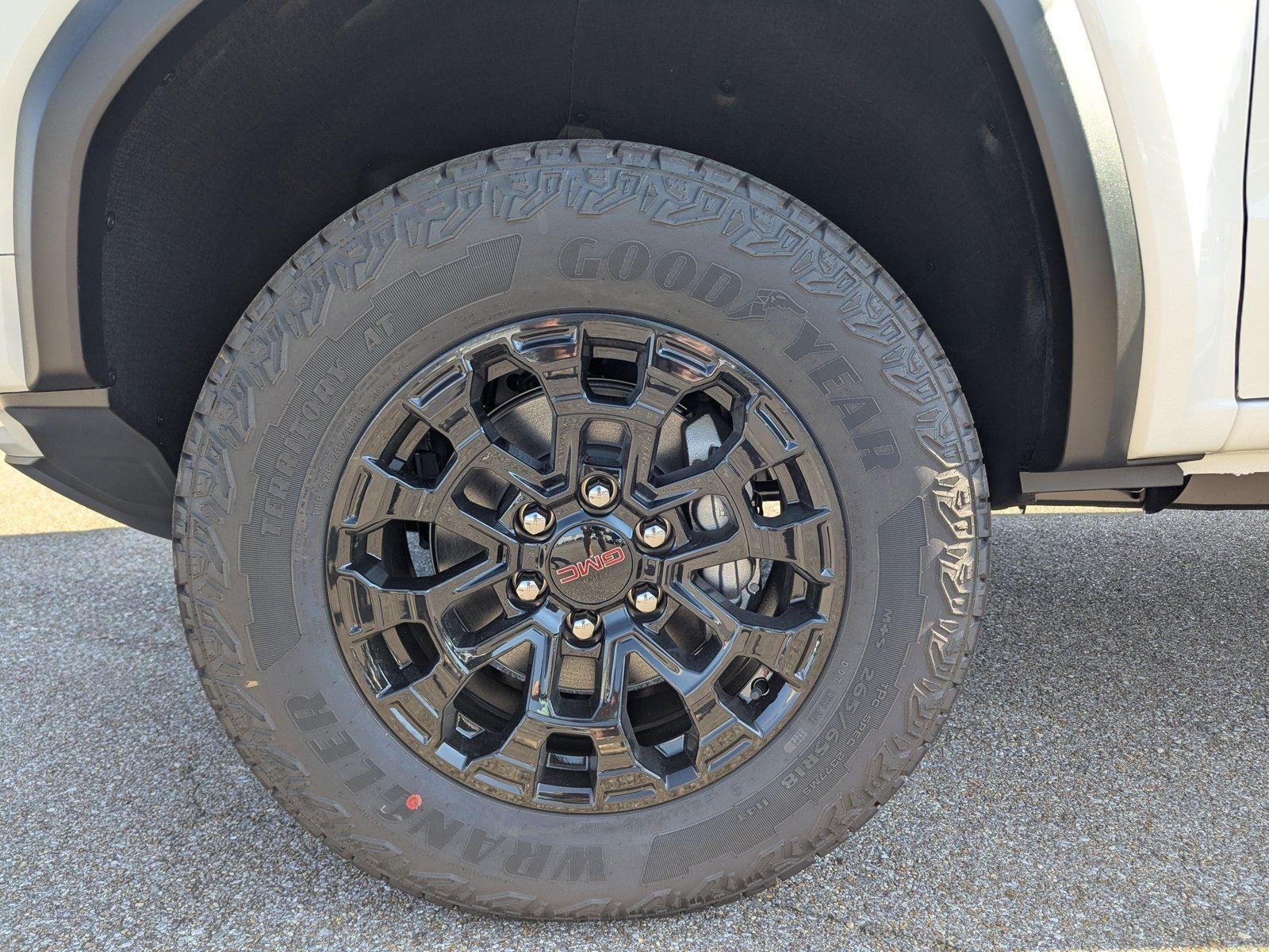 New 2026 Summit White GMC Elevation image 9