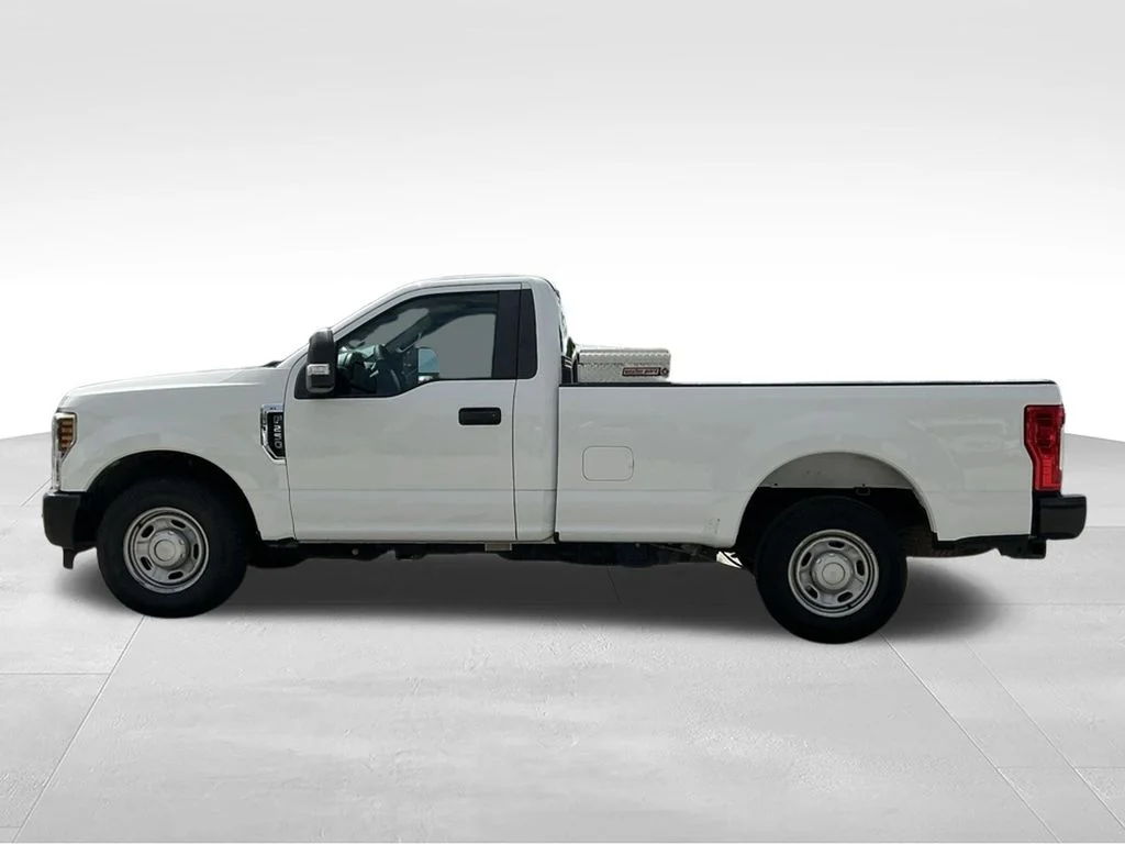 Used 2018 White Ford XL image 3