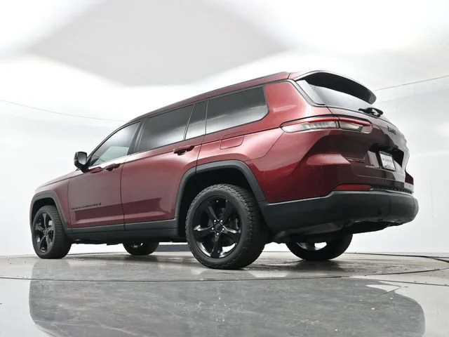 Used 2021 Velvet Red Pearlc Jeep Altitude image 28