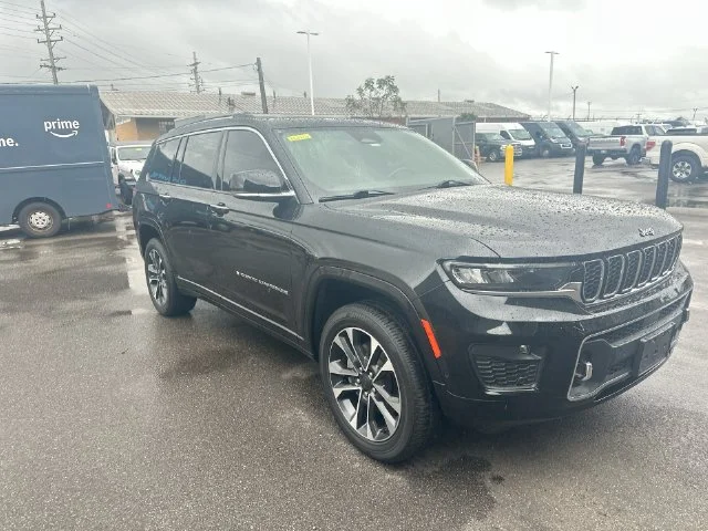 Certified Used 2022 Black Jeep Overland image 12