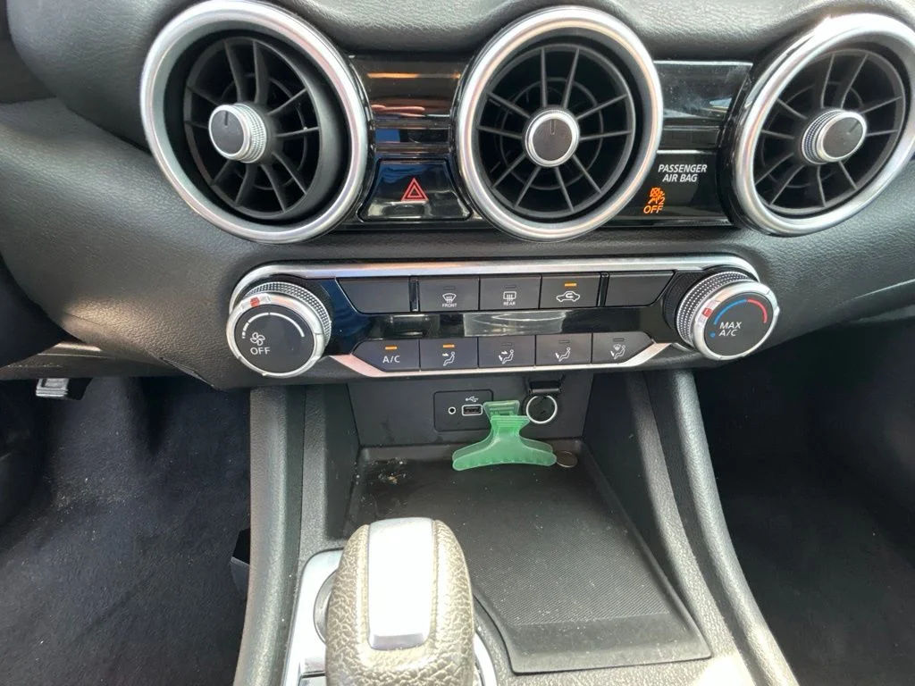 Used 2020 Silver Nissan S image 18