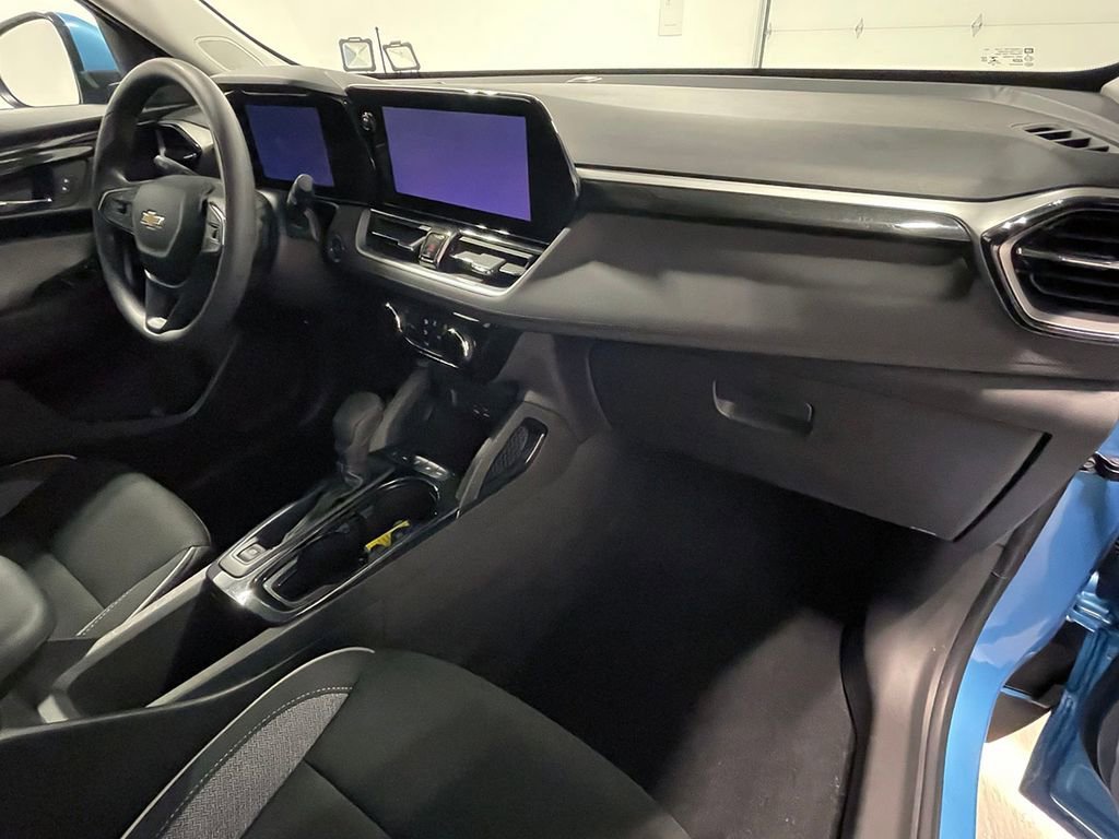 Used 2025 Marina Blue Metallic Chevrolet LT image 26