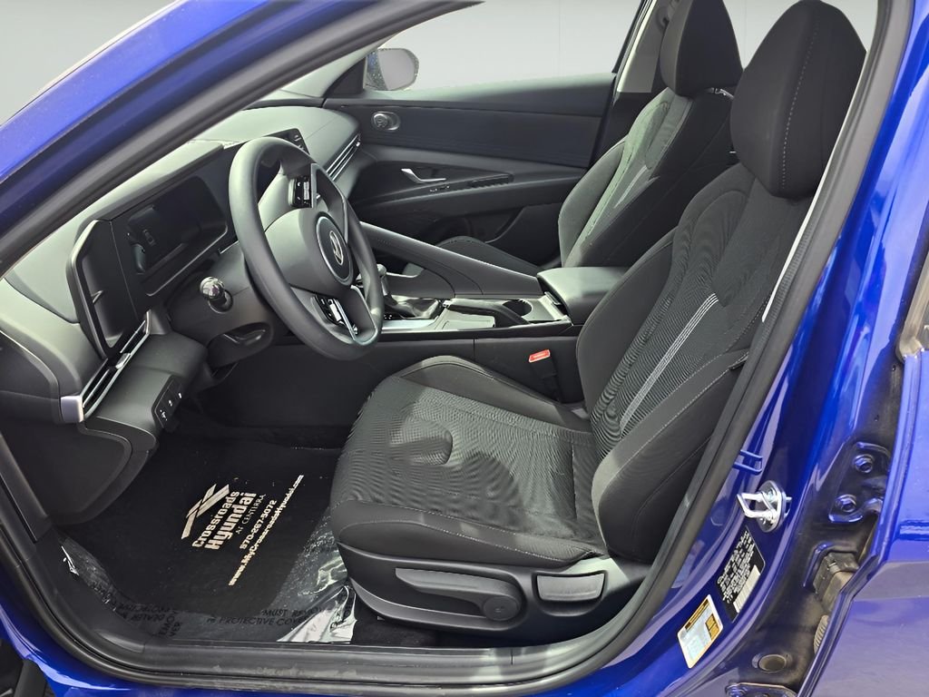 2025 Hyundai Elantra SE - Photo 12