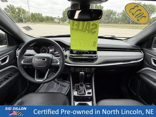 Used 2023 Sting-Gray Clearcoat Jeep Latitude Lux image 18