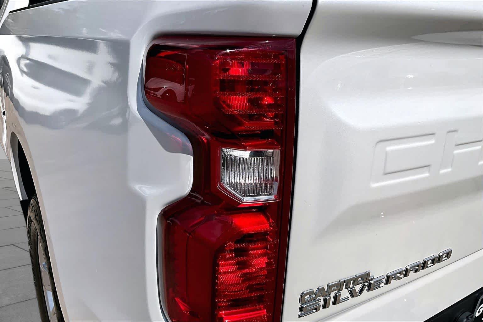 Used 2021 Iridescent Pearl Tricoat Chevrolet LT image 26
